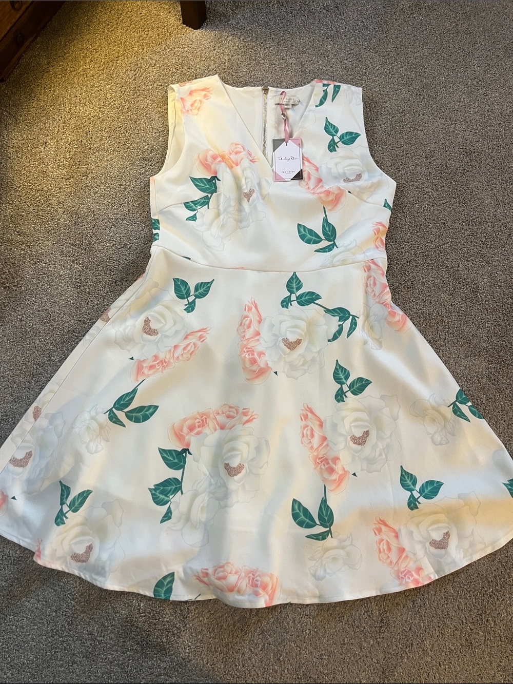 🪷🪷NWT Ted Baker TB sz3 ~ US sz8 Voluptuous Peach and White Floral Roses Skater
